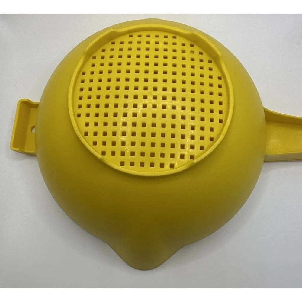 Tupperware Strainer Colander Large 2 Quart Size Yellow EUC Kitchen Utensil